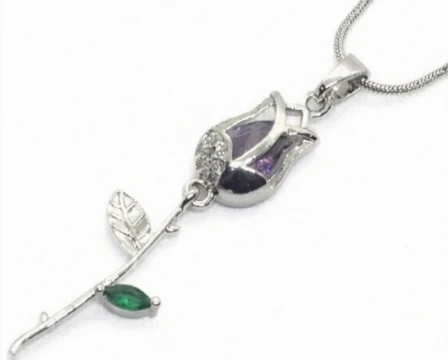 Cadena de acero quirurgico con dije tulipan con cubic violeta y micro pave cristal 40cm + 5cm